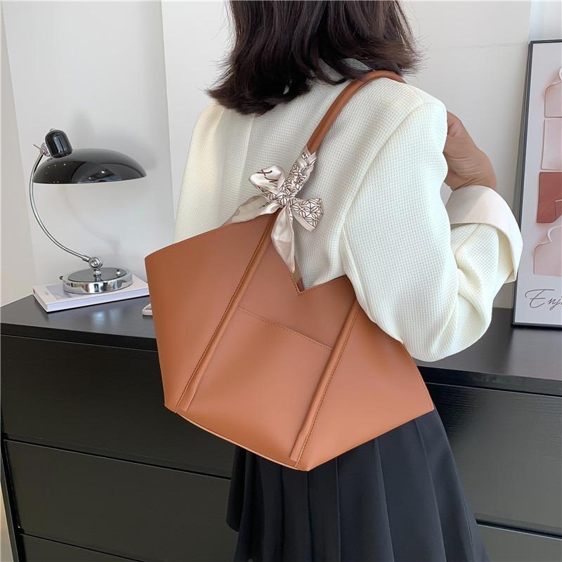 Early Spring New Large-capacity Solid Color Simple Casual Fashion Women's Bag Commuter Shoulder Popular Tote Bag