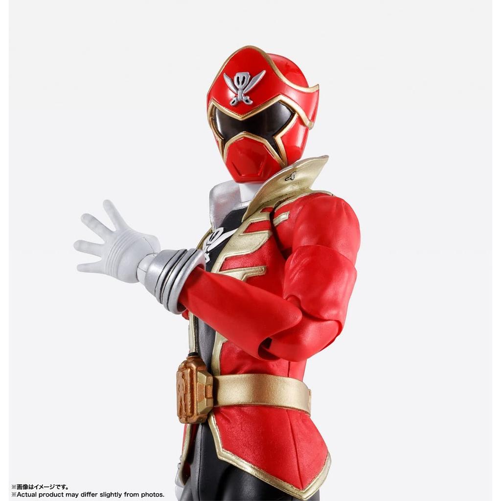 TAMASHII NATIONS S. H. Figuarts (Shinkocho Seiho) Kaizoku Sentai Gokaiger Gokai Red Ca.. 145 mm große, bewegliche Figur aus PVC und ABS, bemalt