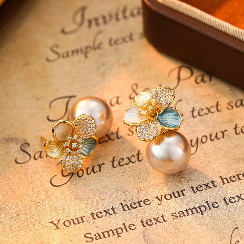 Kolczyki sztyfty w temperamencie lekkiego luksusu, kolczyki z kwiatami i perłami, francuski wysokiej klasy niszowy design, unikalne kolczyki