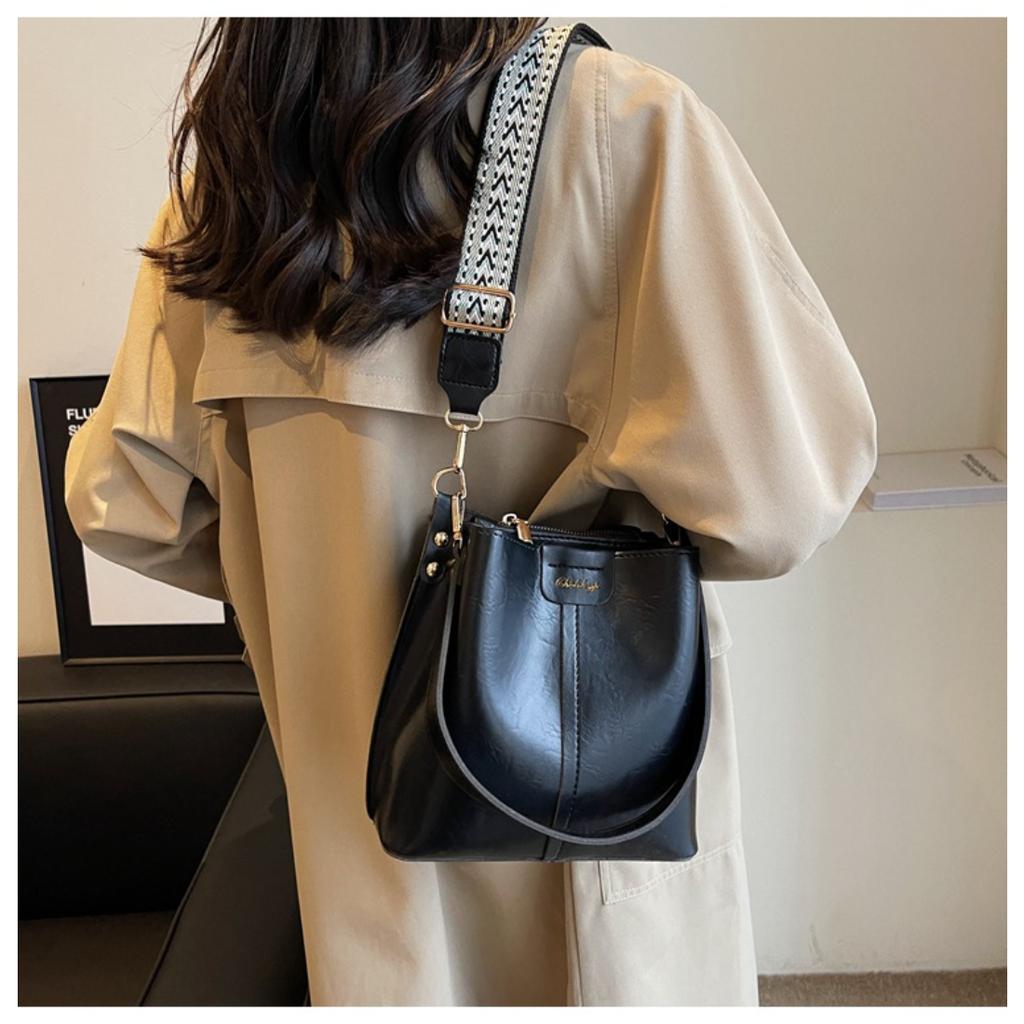 2026 Nuova Borsa a Secchiello Donna Coreana Retrò, Tracolla Larga Grande Capacità alla Moda Borsa a Spalla Crossbody per Uso Quotidiano Casual Primavera Estate