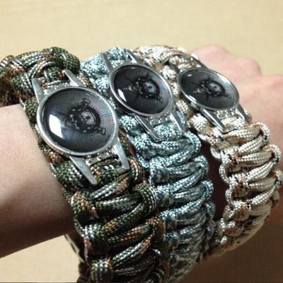 Militärisches Totenkopf Paracord Survival Armband - Outdoor Notfall Rettungsseil