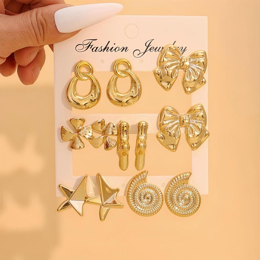 2025 European & American Retro Gold Floral Earrings - High-End, Niche Women's Studs