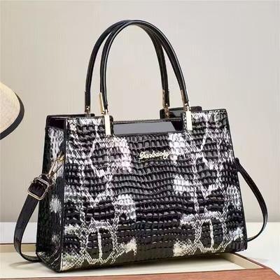 Retro Bucket Bags Women Crocodile Pattern Handbag Capacity Casual Crocodile Shoulder Messenger Bags