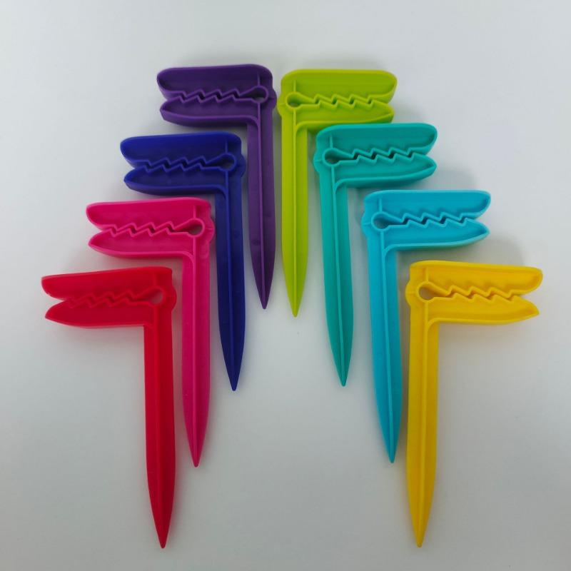 4Pcs Beach Towel Clip Camping Mat Clip Outdoor Decor Clothespins Sheet Holder Towel Clamp Clothes Pegs Tent Clips Random Color
