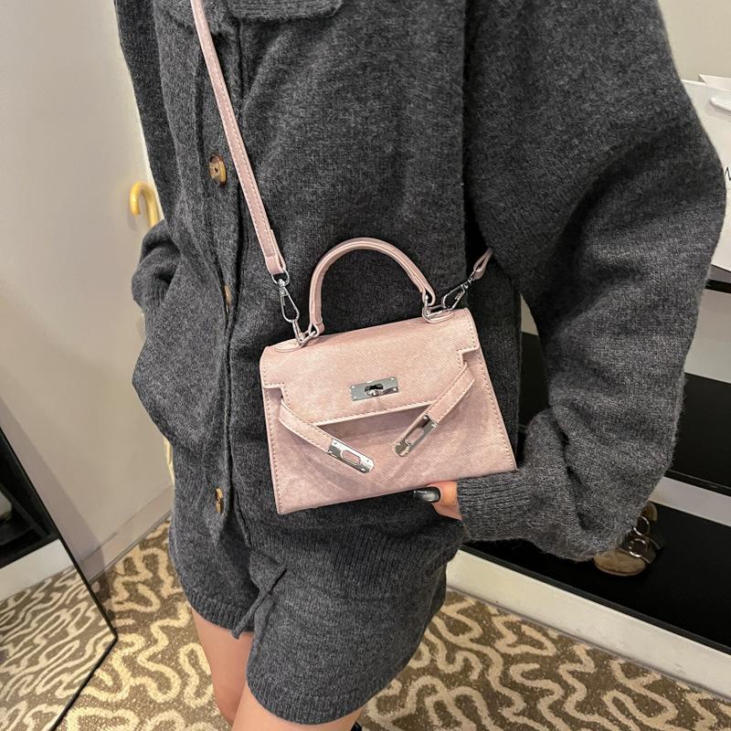 2025 winter new retro casual portable small square bag simple fashion temperament beautiful shoulder messenger bag