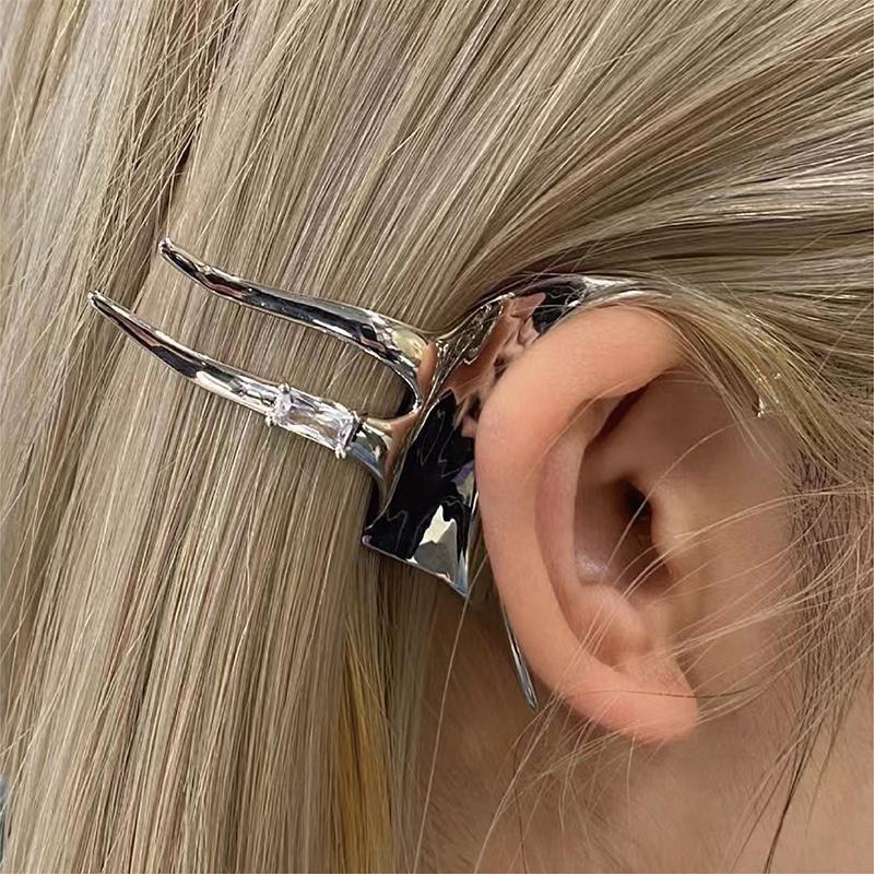 Personality Design Spider Ear Cuff Non-Piercing Earrings Trendy Cool Punk Gothic Metal Unique Ear Clip for Wome Men Jewelry