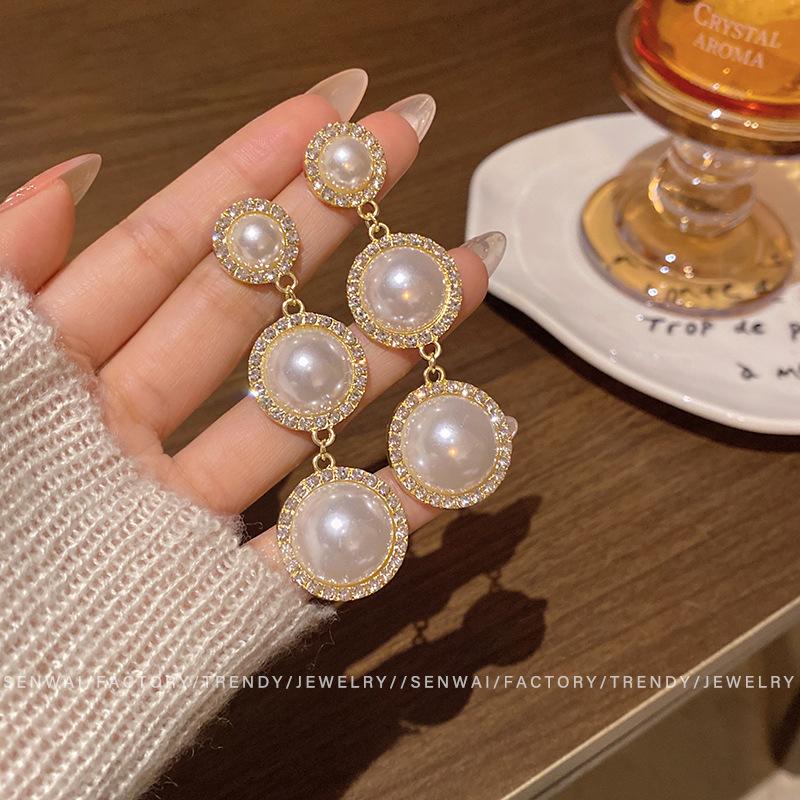 European and American exaggerated atmosphere pearl earrings femininity fringed long stud earrings retro baroque ears