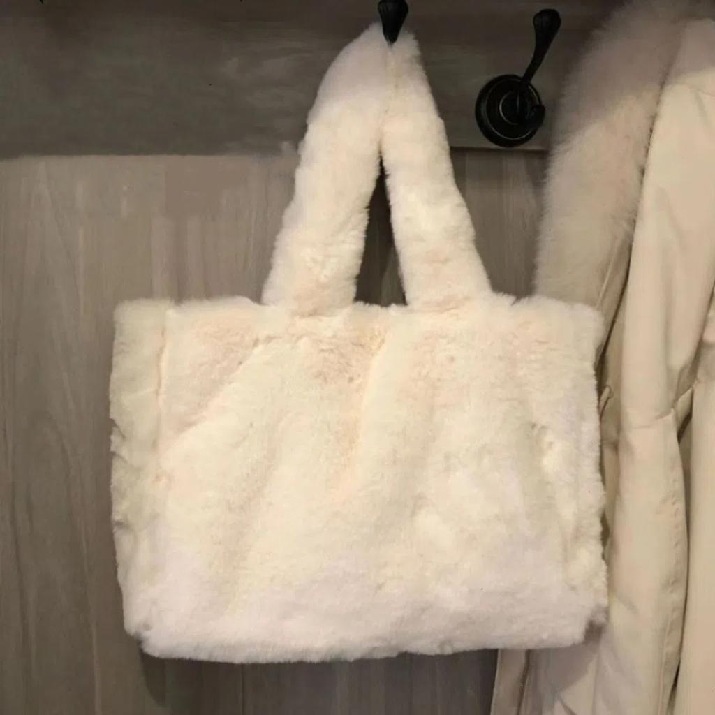 Korean Style Faux Fur Tote Bag Large Capacity Shoulder Handbag Fashion Plush Tote Bag  Women