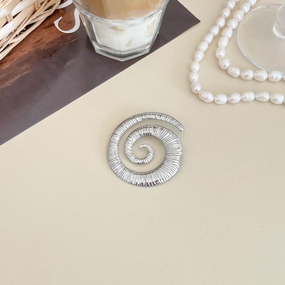 New Lobster Irregular Brooches Gold Plated Metal Geometric Brooches Glossy Finish Starfish Lapel Pins Clothes Decoration