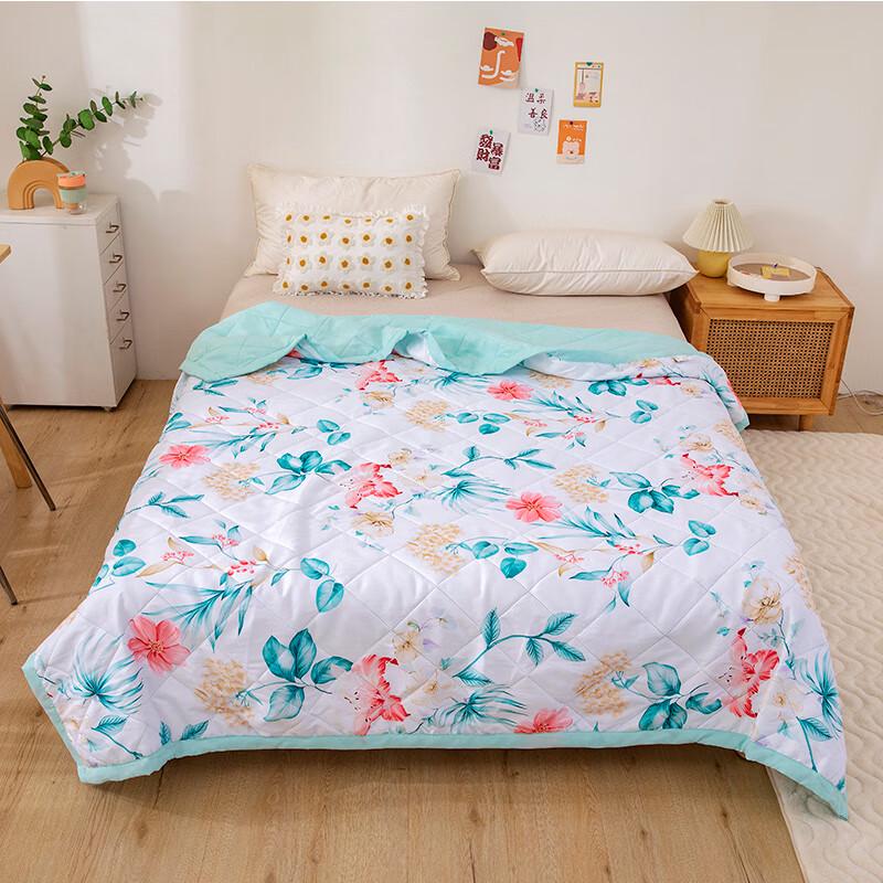 

Floral Cotton Blend All-Season Quilt