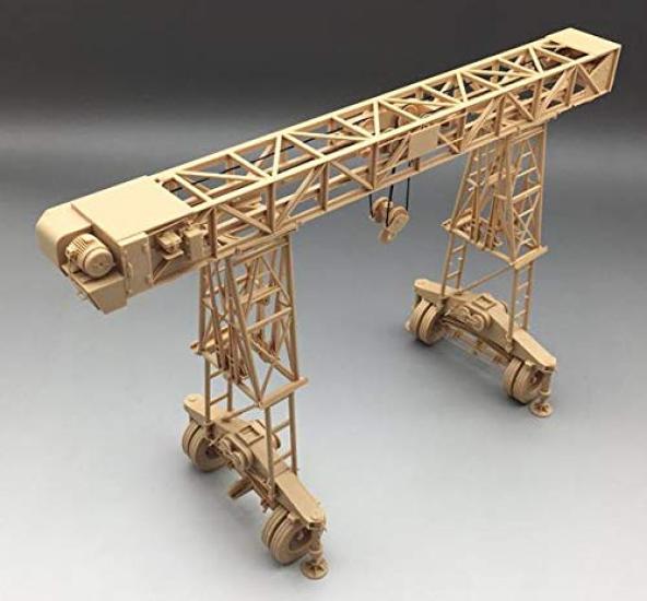 Amusing Hobby Scale German Heavy Tank Destroyer Ferdinand with Full Interior and Strabocrane Plastic Model Kit AMH35A030 1/35 16-ton