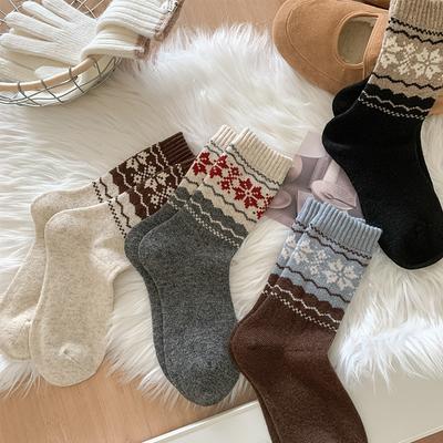 Winter Retro Versatile Color Sheep Wool Socks Women'S Color-Blocking Snowflake Pattern Pile Socks To Keep Warm