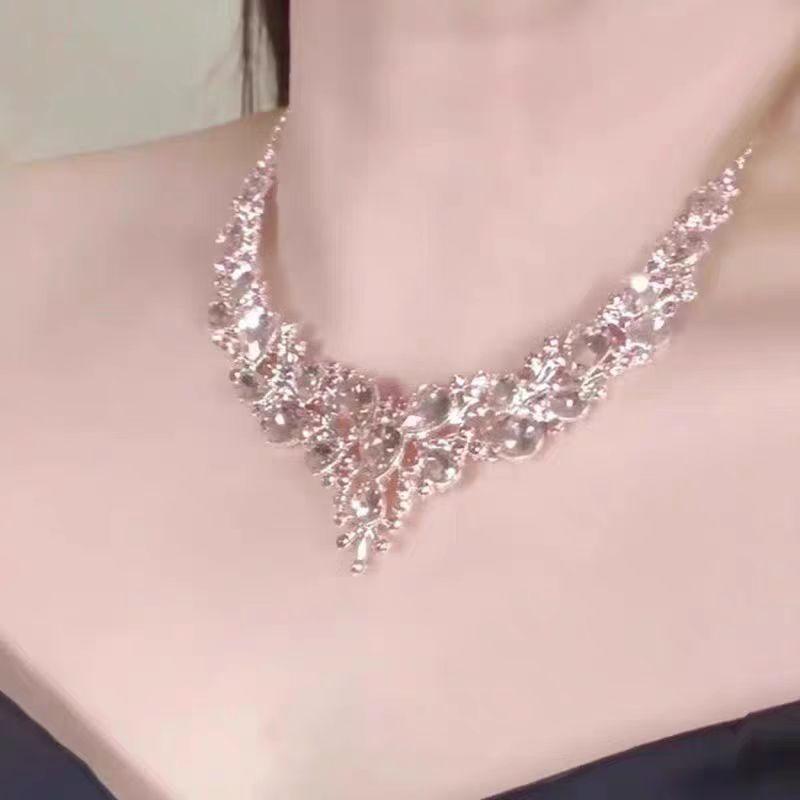 Sweet and Exquisite Pink Diamond Necklace Women's New Light Luxury Niche Design High Sense On the Run Princess Collarbone Chain