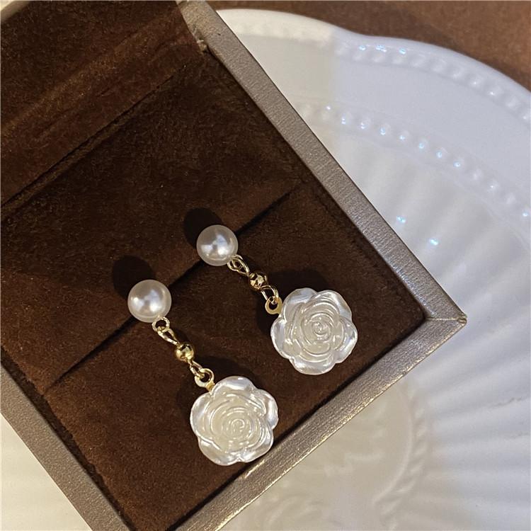Retro design sense camellia pearl stud earrings women's 111 silver needle temperament high sense flower earrings temperament earrings