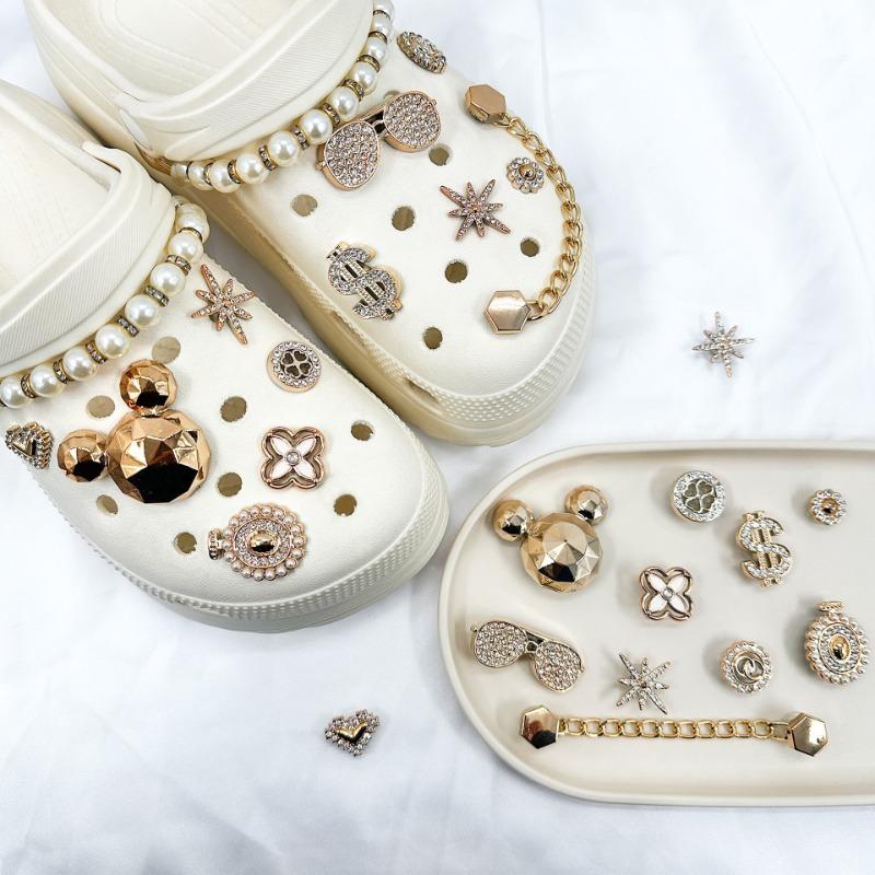14DB Divatos Cipődísz Készlet Kiegészítők Lyukas Cipő Csat Rajzfilm Medve Gyémánt Gyöngy Lánc DIY 3D Cipő Dekorációk