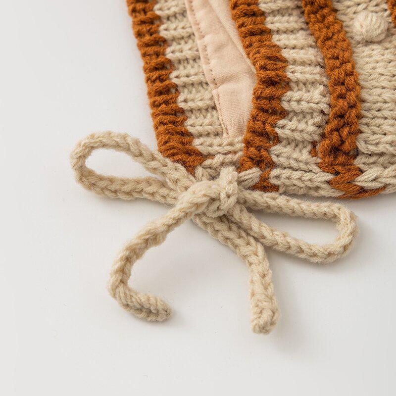 Koreanischer Winter-Streifen-Kinderhut mit Ohrenschutz & Bommel – Gestrickte Woll-Baby-Pullovermütze für Mädchen