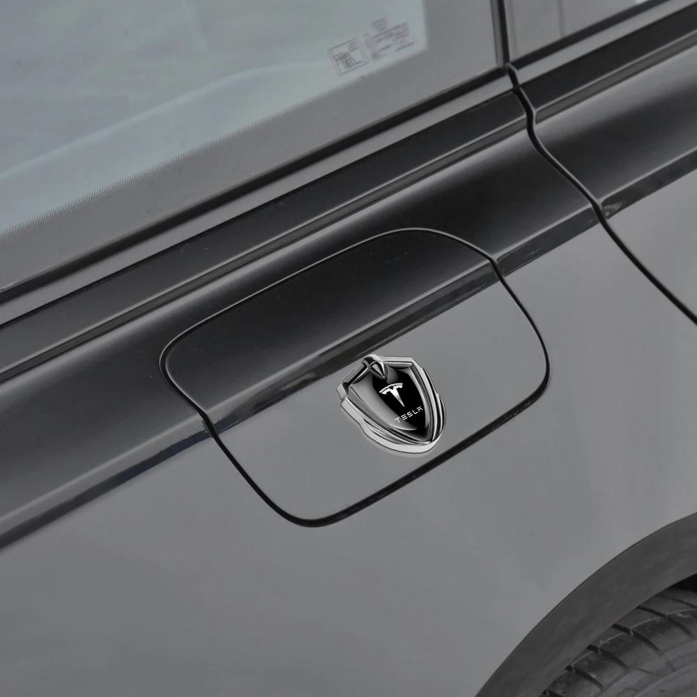 Samolepka na auto 2025 Nová Tesla 1/2ks 3D kovové samolepky na karoserii auta Vlastní odznaky Dekorace Autopříslušenství Pro Tesla Model 3 Y X S Ro