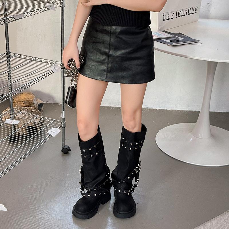 Nieten schwarz hohe Stiefel Damenschuhe 2025 neu runde Spitze Nischendesign dicksohlige Stiefel Ritterstiefel