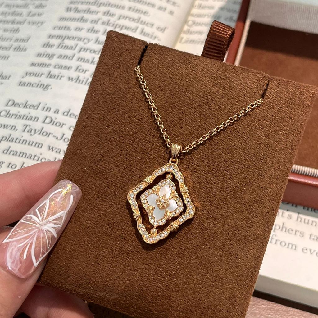French Antique High-End Sense Versatile Rotating Double-Sided Four-Leaf Clover White Shell Necklace Light Luxury Design Neck Chain Collarbone Chain
