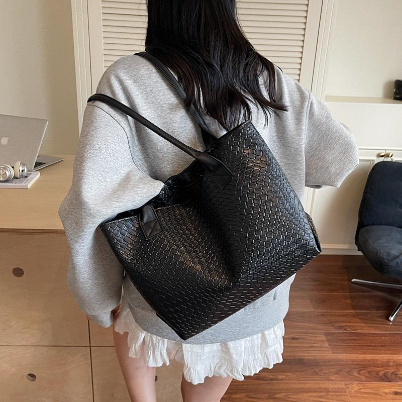 Large Capacity Woven Pattern Indentation Tote Bag Women's 2025 Summer New Fashion Texture Versatile Shoulder Handbag Women