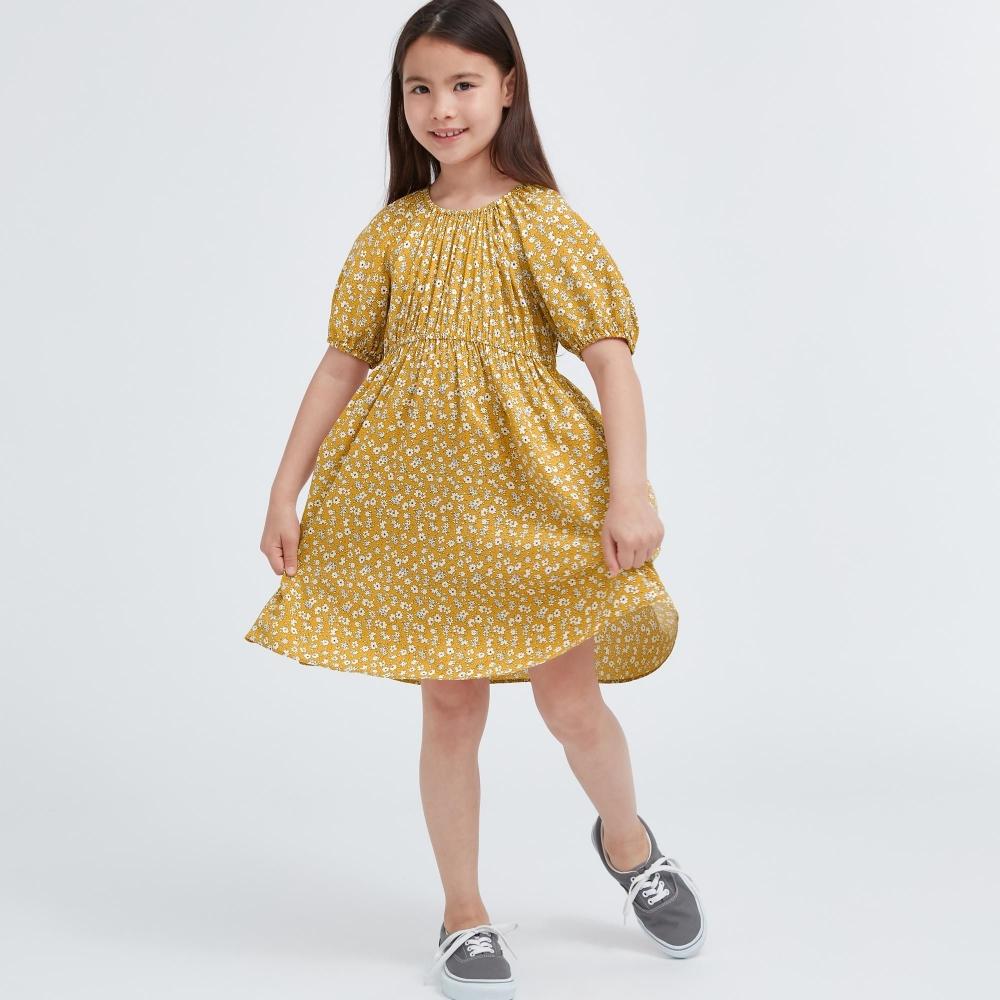 

UNIQLO JAPAN GIRLS Платье из искусственного шелка с цветочным принтом и короткими рукавами