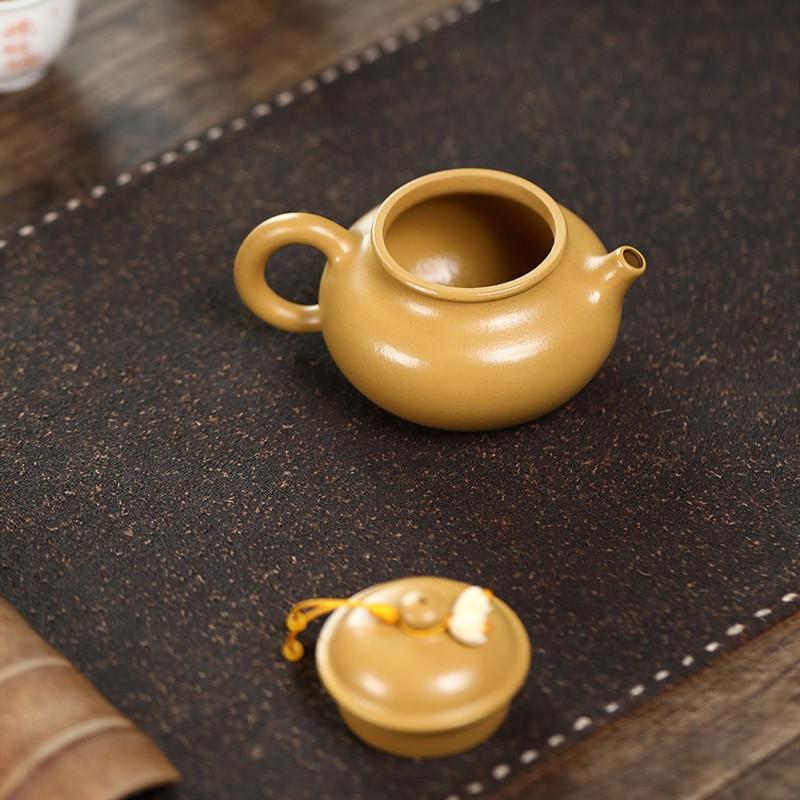 Chinese Yixing Purple Clay Teapot Handmade Tea Pot Small Capacity Beauty Kettle Household Zisha Tea Set Accessories 110ml