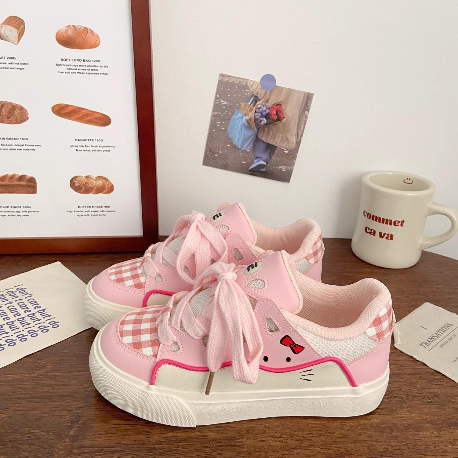 

Pink platform bread shoes female cartoon 2025 spring new chic niche design cute student sports board shoes 35 білий