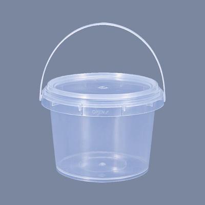 Transparente Plastikeimer mit Henkeln