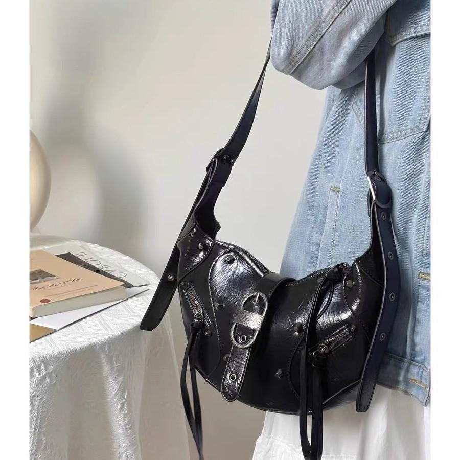IELGY Ladies Messenger Bag Rivets Cool Croissant Bag