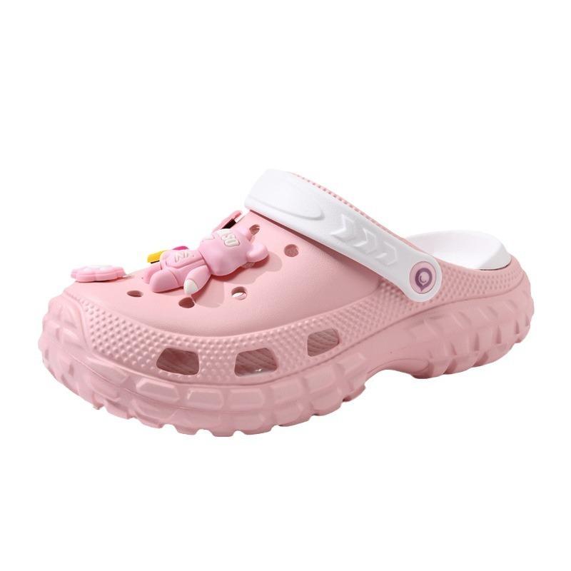 Pantofii cu găuri sunt antiderapanți, anti-miros de picioare și nu irită picioarele.. Femeile poartă papuci cool cu desene animate, cu talpă groasă și înălțătoare. Papuci de vară