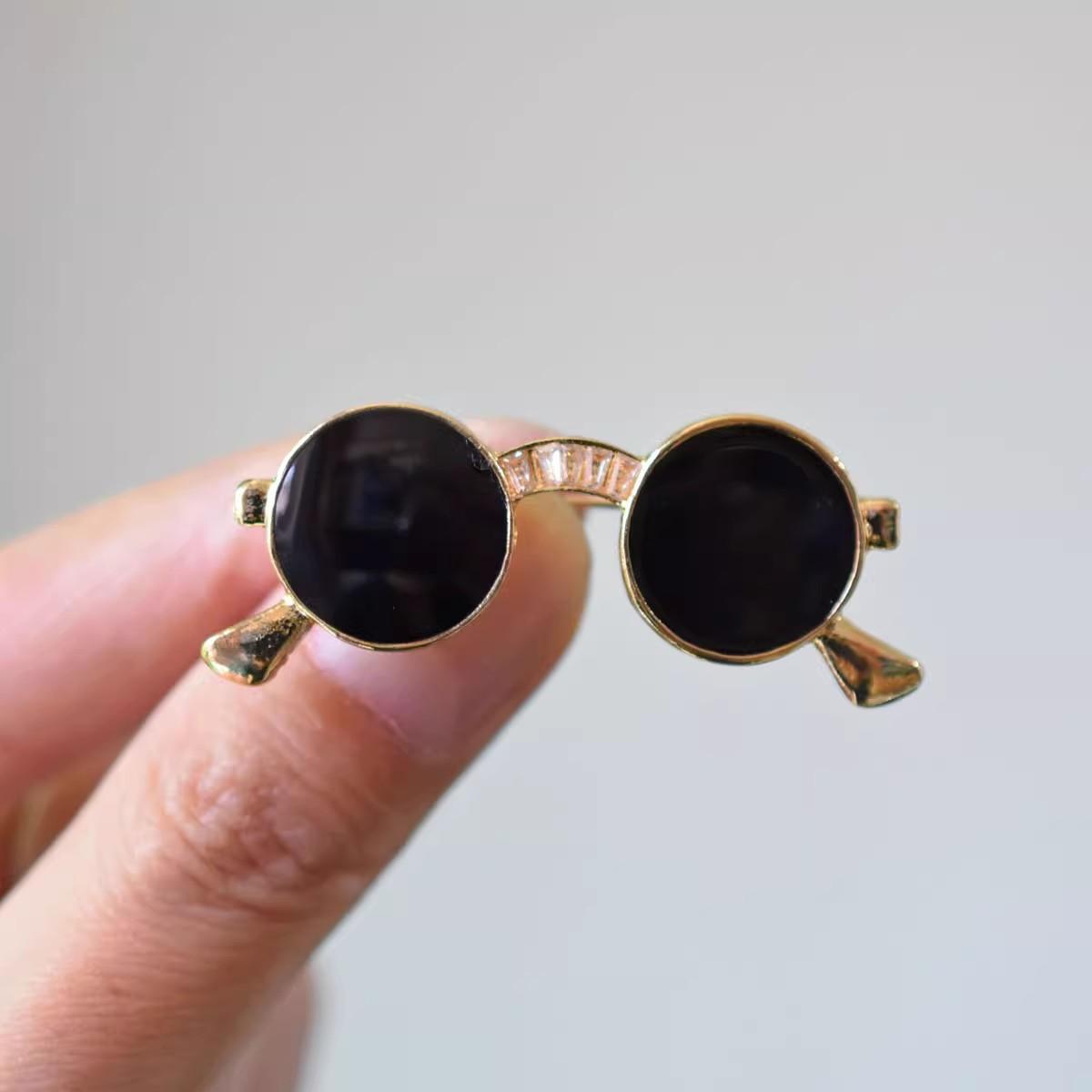 

Ретро брошь для очков с полными бриллиантами высокого класса, персонализированная брошь для костюма, европейская и американская