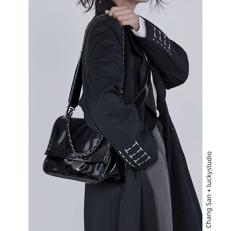 

Kikawa Card Soft Leather Retro Biker s Chain Crossbody Bag Black