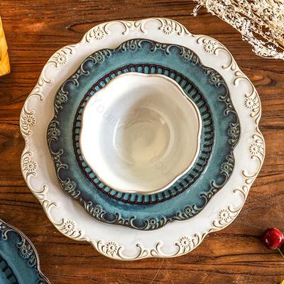 Piatti da pranzo in rilievo stile francese Lusso leggero Retro Set di piatti in ceramica Deliziosi piatti Ciotole per zuppa Stoviglie per la casa squisite