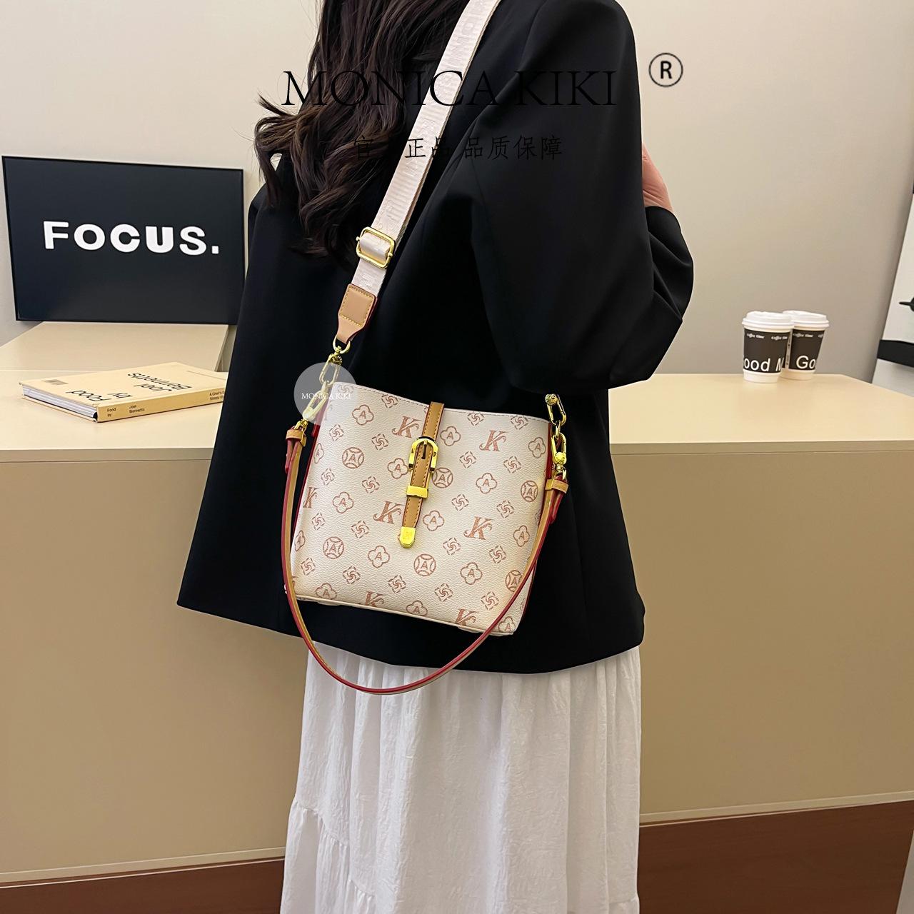 

Monica Qiqi Women s 2025 New Foreign-style Old Flower Bucket Bag Super Fire Versatile One Shoulder Oblique Span Fashion Bag