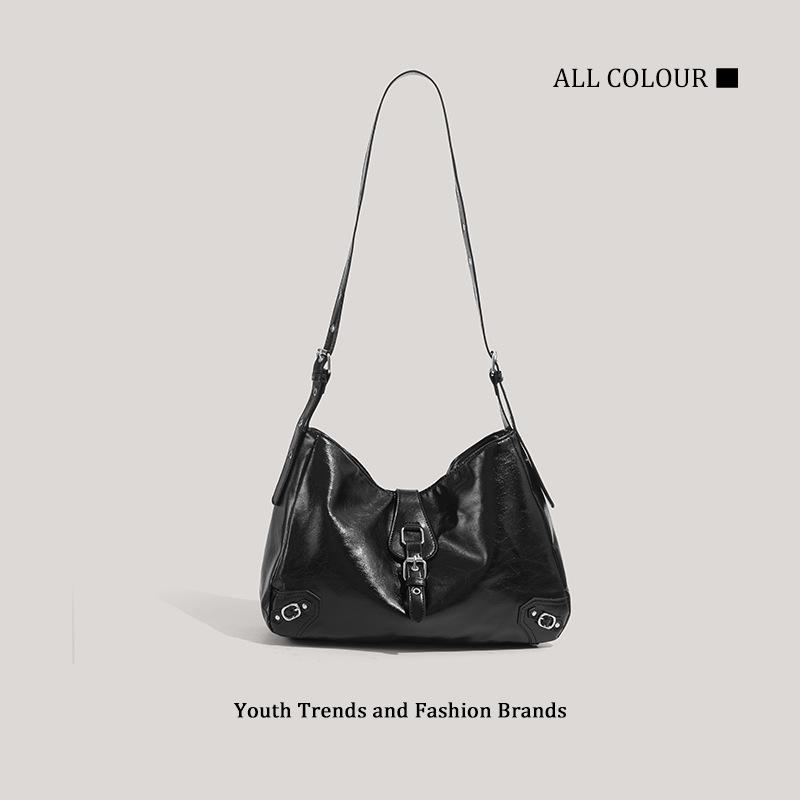 

Autumn new women s bags fashion cool pull trend large capacity retro style shoulder messenger bag versatile underarm bag чёрный