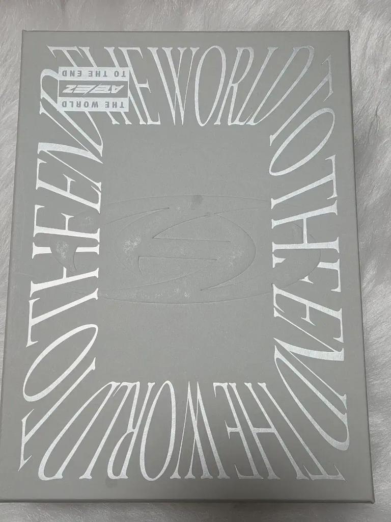 ATEEZ O Código Play do Mundo: O Mundo ao Fim Usado