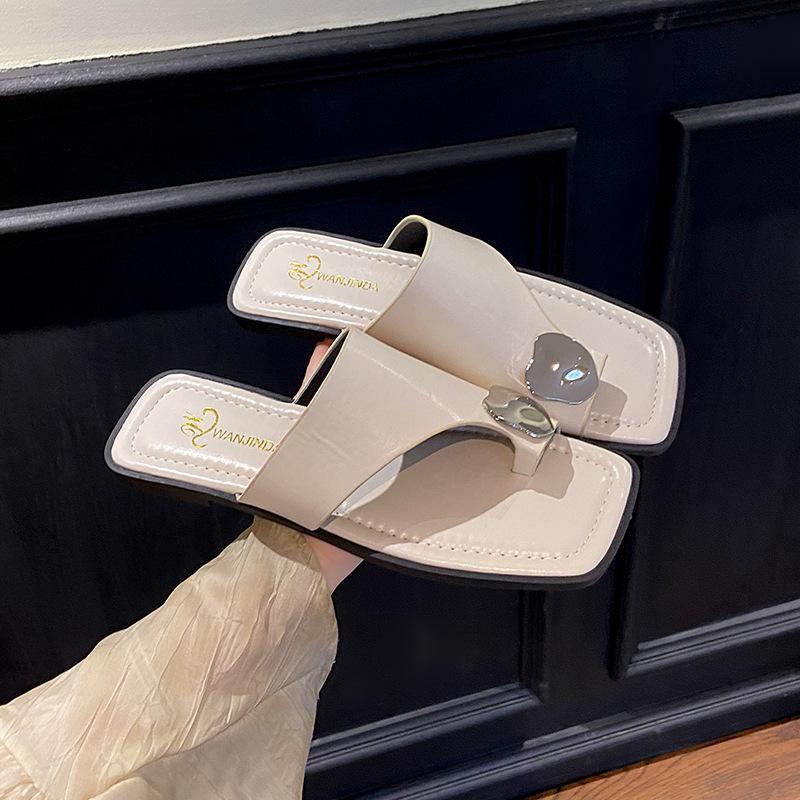 Hot Selling Fashion Flat Women's Slippers 2025 New Leather Ring Toe Sandals Summer Shoes for Women Large Size 35-43 Flip Flops