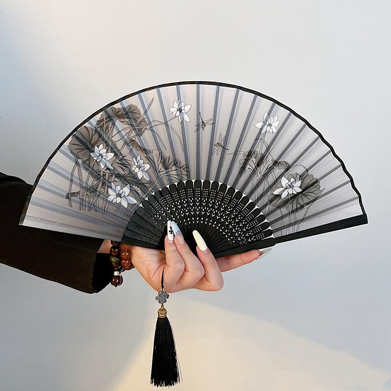 Tragbarer Bambus-Faltfächer Vintage Seiden-Dekorationsfächer Hochzeitsparty Heimdekoration Geschenke Weiblich Tanzender Handfächer Chinesisch