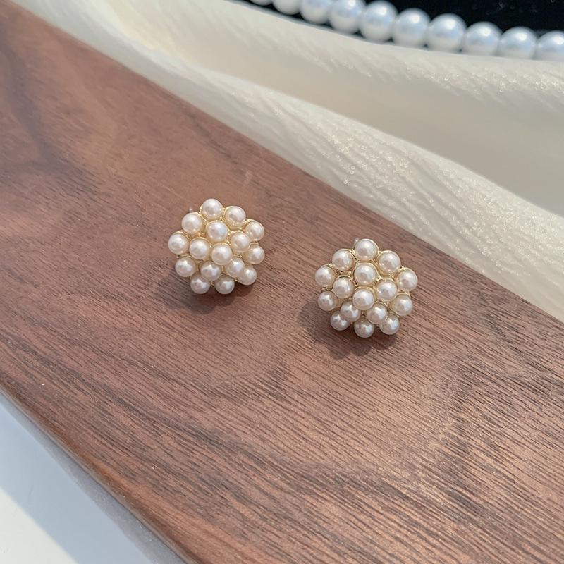 Orecchini a Polsino con Nappe di Perle per Orecchie Non Forate - Gioielli di Moda di Alta Gamma 2025 per Donne