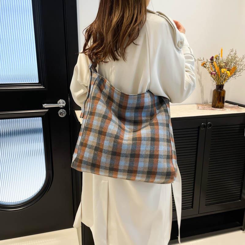 

Сумка-тоут Cross-Border в клетку: Модная зимняя сумка класса люкс 2024 года 46*11*37 синий