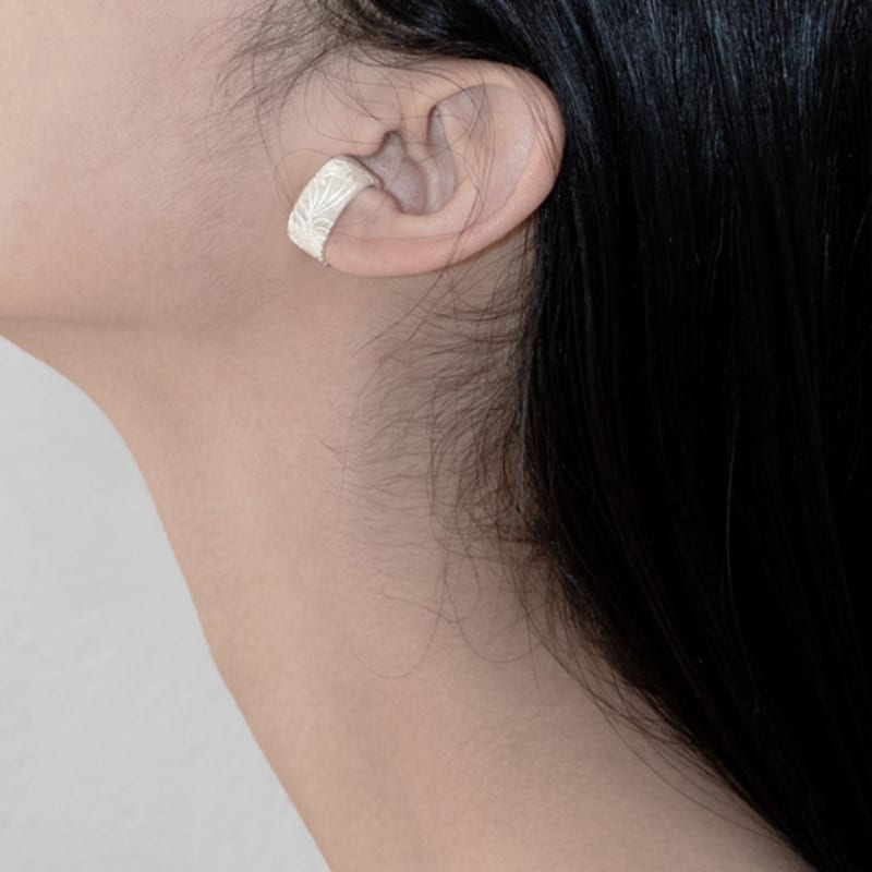 

Mouvebament Flower One Earring_Silvere925 ONE (basic single product)