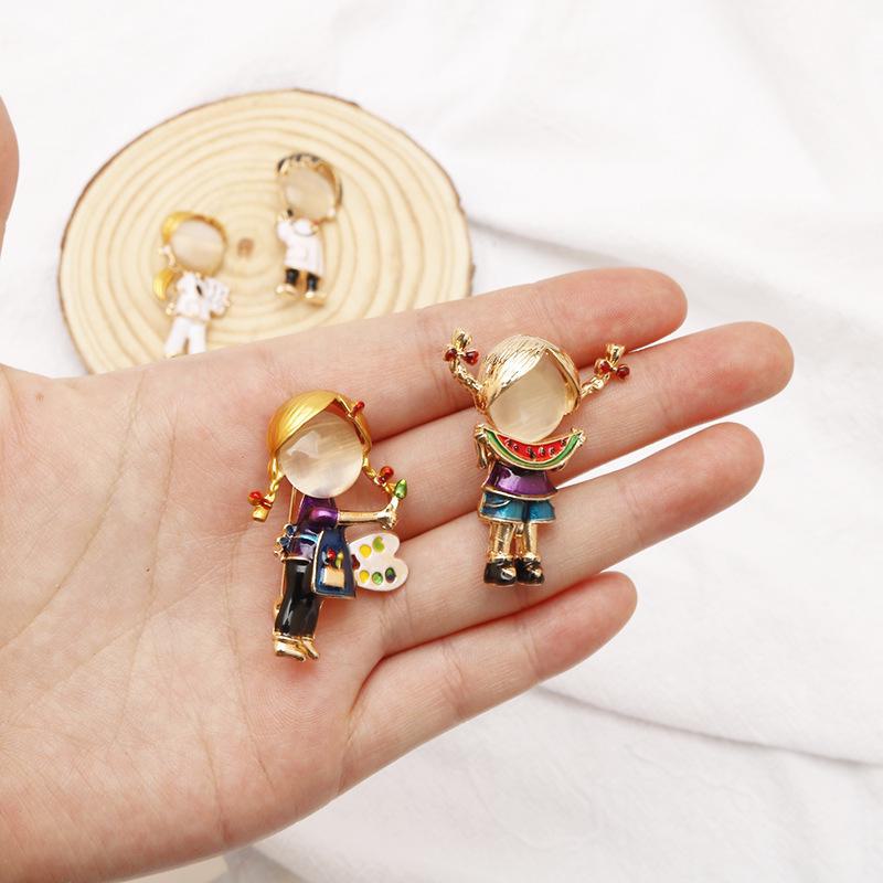 Korean Cute Girl Faceless Brooch for Doctors & Nurses - Ideal for Coats, Bags, and Accessories