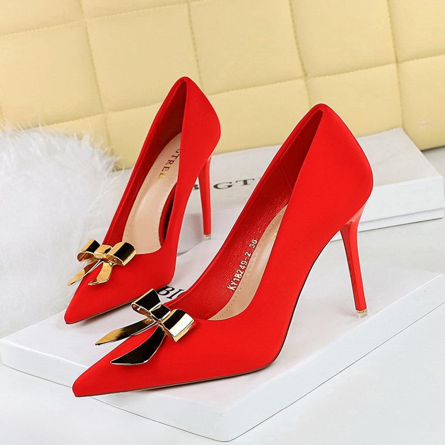 

Fashion Luxury Women s Pumps Metal Butterfly-Knot Decoration Pointed Toe Silk Shallow Mouth Ladies Stiletto Shoes Banquet Party Heels 34 красный