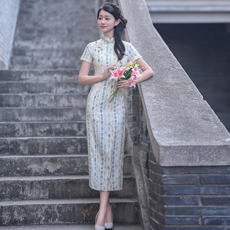 Small fresh white new Chinese long improved cheongsam new young women s retro slim short sleeves summer S