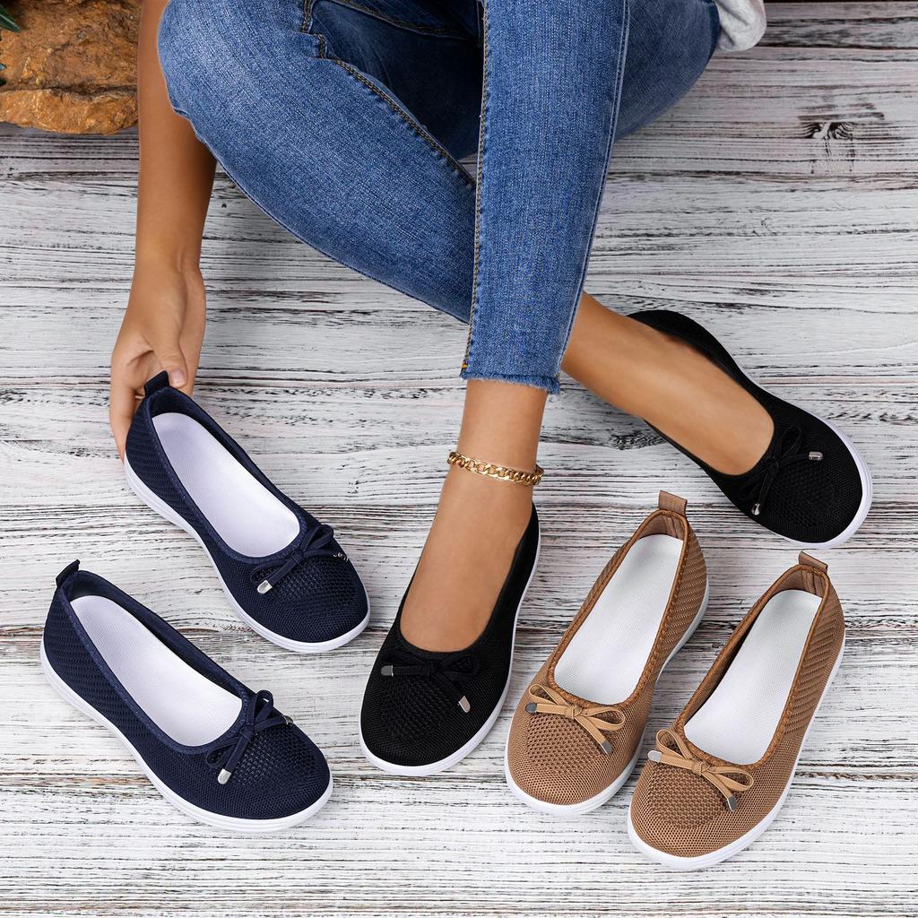 Spring and Summer Mom Shoes, One-piece Soft-soled Women's Single Shoes, Fly-ribbed Breathable Outdoor Walking Shoes, Casual Shoes