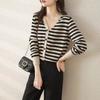 Frühling und Herbst Damen Casual Loose Strickjacke Sanfter Wind V-Ausschnitt Gestreifte Langarm Dünne Jacke