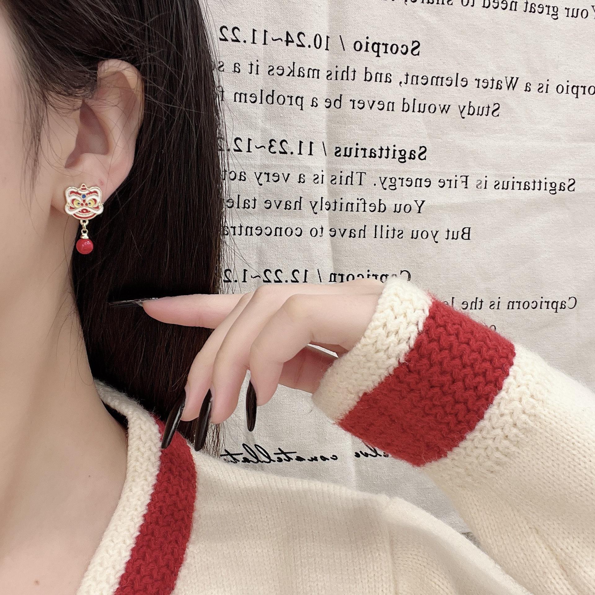 

Элегантные серьги «Красный лев»: Праздничный новогодний дизайн bead pendant красный