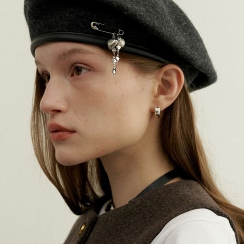 LOVE ME MONSTER Heart Charm Classic Wool Beret