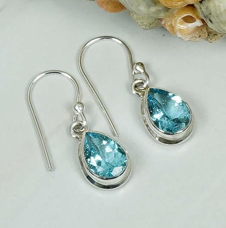 

Серьга из стерлингового серебра 925 пробы с драгоценным камнем голубой топаз, дизайнерская серьга ручной работы, подарок для нее