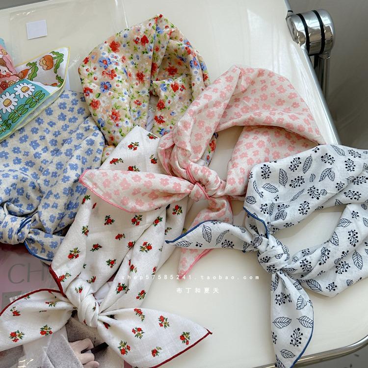 Quadratischer Schal aus Baumwolle und Leinen mit floralem Tupfenmuster - Retro & frisches Kopftuch